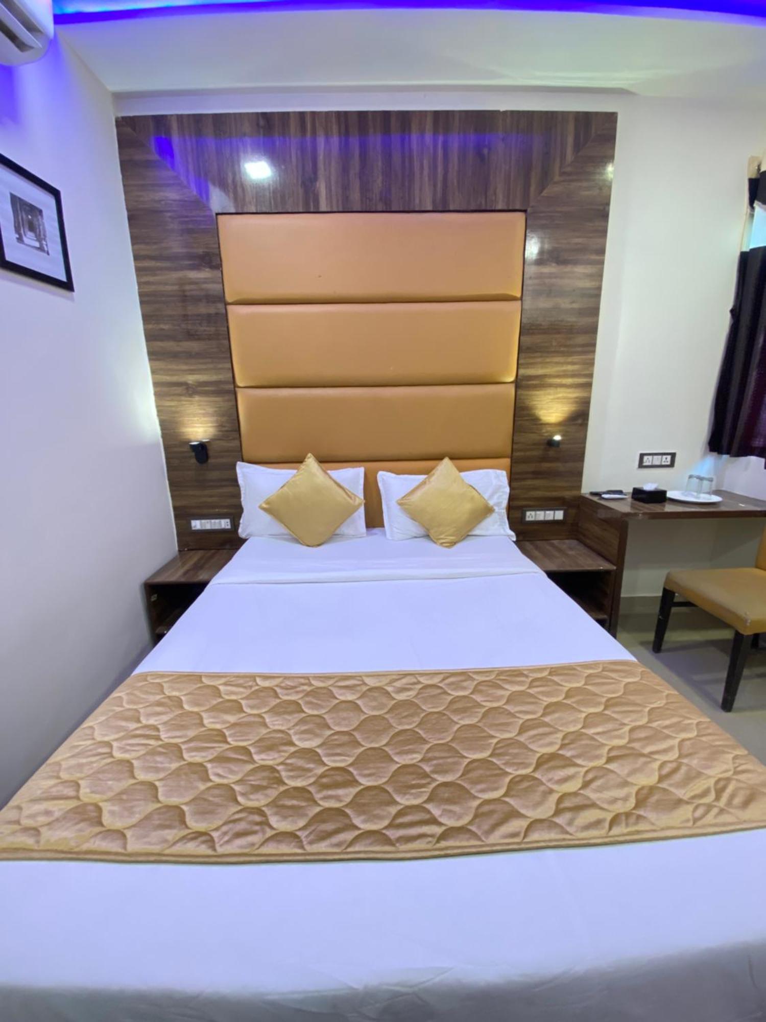 Hotel Blue Wellington - Near Mumbai Airport Exterior foto