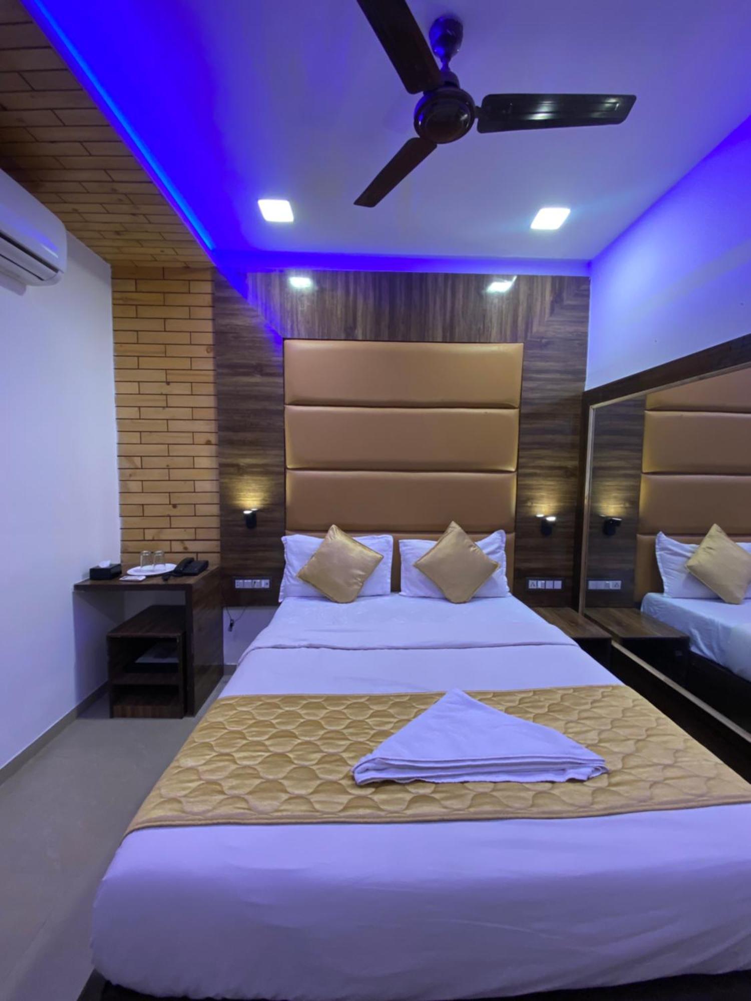 Hotel Blue Wellington - Near Mumbai Airport Exterior foto