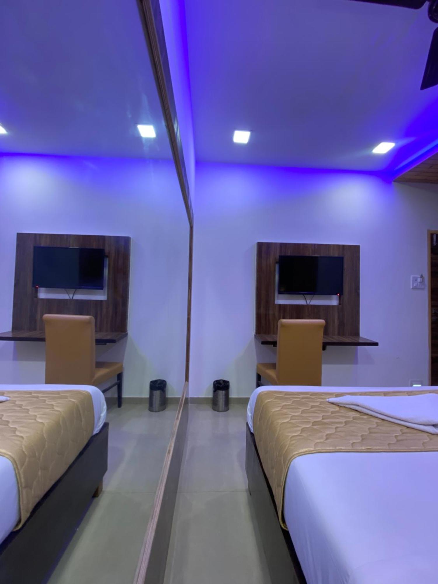 Hotel Blue Wellington - Near Mumbai Airport Exterior foto