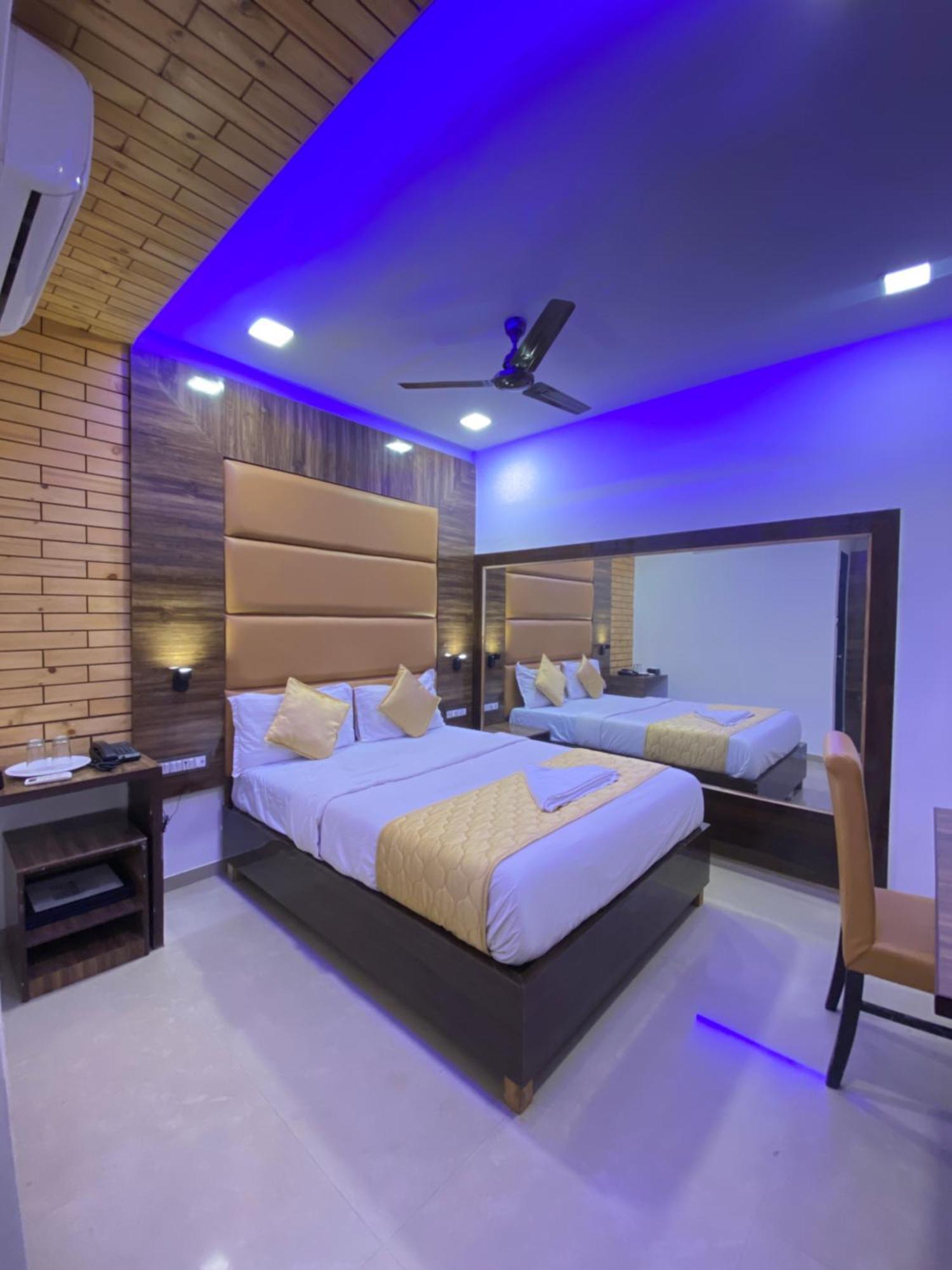 Hotel Blue Wellington - Near Mumbai Airport Exterior foto